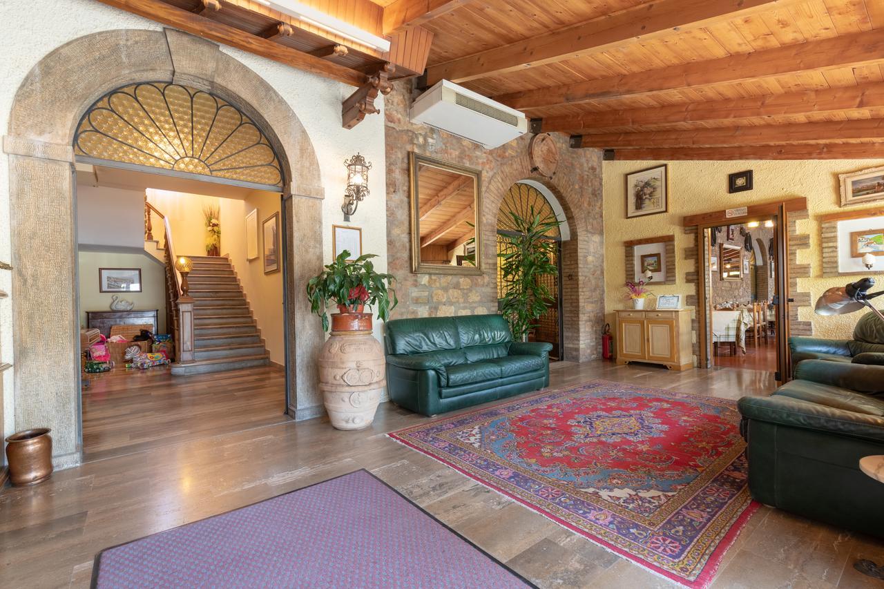 Hotel Villa Elda Ассизи Экстерьер фото
